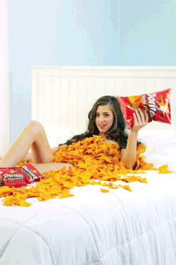 what-is-this-i-dont-even:  steven-stoned:  she is fucking soiling the doritos with her dirty skin  bitch those are white sheets 