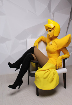 nightsgirl666:  My Yellow Diamond cosplay.http://nightsgirl666.deviantart.com/gallery/59333329/Yellow-Diamond-Cosplay 