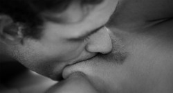 sexythingswill:  If you want to just plain go for broke act like you open mouth kissing her. Just can’t go wrong that way.