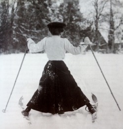 weirdvintage: Edwardian woman skiing in Northamptonshire, 1908, (from Getty Images’ book &ldquo;Decades of the 20th Century—1900s&rdquo; by Nick Yapp, scanned by WeirdVintage) 
