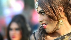 crossdreamers:  Hijras, Bangladesh’s ‘Third Gender’, Celebrate First Ever Pride Parade From Global Voices: About a thousand Hijras took part in Bangladesh’s first ever “Hijra Pride” in the capital Dhaka last week to celebrate the first anniversary