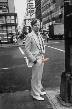 Wow, who knew the author of “The Electric Kool-aid Acid Test” had such a great dong! Good lookin’ out, Tom Wolfe! I bet that dick knows Charlotte Simmons!