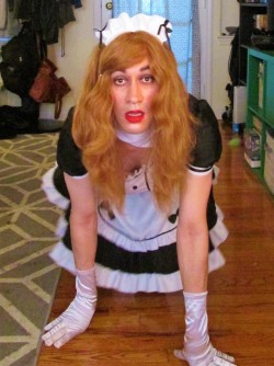vickieroberts:New maid outfit!
