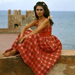theswinginsixties:  Benedetta Barzini wearing a dress by Oscar de La Renta  for Vogue, Palermo, Sicily, 1967. Photo by Henry Clarke. 