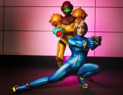 prepare for trouble and make it double ? XDPower Suit Samus is https://www.facebook.com/victoriamillercosplay/I’m Zero Suit Samus ! https://www.facebook.com/Microkittycosplay/photo thanks to https://www.facebook.com/ShashinCosplayPhotography/