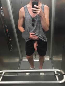 freeballingla: Hanging out in the lift