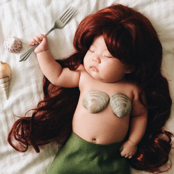 wordsnquotes:  culturenlifestyle: Adorable Baby Dressed Up In Funny Costumes During Naptime L.A. based photographer and new mom Laura Izumikawa is quickly becoming an Instagram sensation with images of her napping 4-month-old baby, Joey Marie Choi, dresse