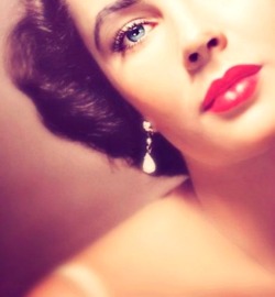 missmarlenedietrich:   &ldquo;I don’t entirely approve of some of the things I have done, or am, or have been. But I’m me. God knows, I’m me.&rdquo;   Elizabeth Taylor 
