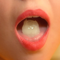 suebuf:Oh a tasty frozen cum cube.  Let it melt before you swallow and savor the flavor.