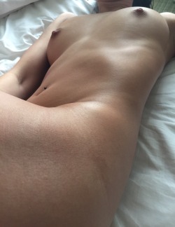 fitnesspeaches:  Laying here waiting for him to get home or for her to come over…   Reblog and rate my body in your comment.   Kik - fitnesspeaches   If you Kik me - please tell me your age and if you’re bi or les