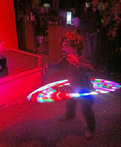 pottergirl05:  The only thing you need to see.. Peter dinklage and Lena Heady hula hooping at a gay bar. EPIC. 