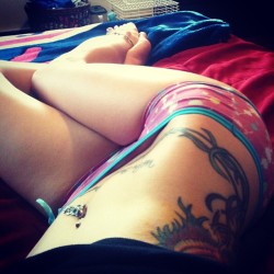 thebeautyofsoundd:  How I’m spending my Sunday ☺ #sundies #girlswithtattoos #owl #me 