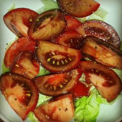 Fave. 😍😍 #instafoodie #food #foodie #foodporn #foodofinstagram #gardensalad #healthy #cleaneating #fresh #saladsofinsta