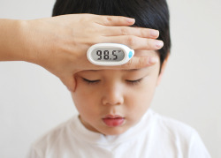 utilitarianthings:  The Lunar Baby Thermometer was inspired by parents’ natural tendency to place their hand on their child’s forehead in order to check their temperature. 