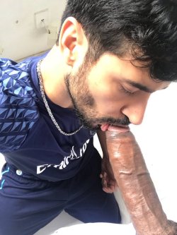 boykinx:I’d be sucking on that dick everyday 