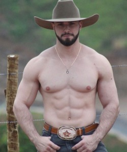 musclecorps:    My cowboy 😍😍