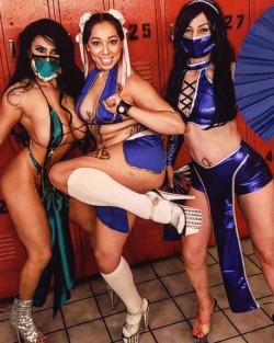 stripper-locker-room:https://www.instagram.com/kimmie_jade/