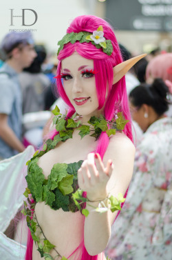 stateofthe-heart:  Niicakes as The Great Fairy | Photo taken by Danny Heng   O oO &lt;3