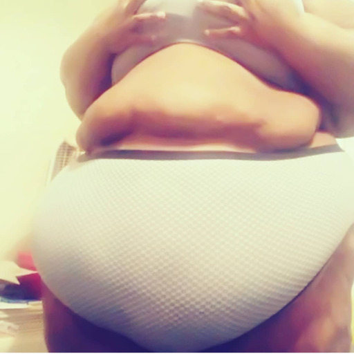 blackbbwonly:  leighsweeet:  More fun in oil…  Bitch need a manicure…and polish..ugly fingers…ugly face 