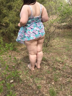 thickerisbetter: plumpprincess93:  Such a hot afternoon ☺️  plumpprincess93 sharing her nature with nature
