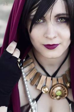 sharemycosplay:  #Cosplayer VandrobCosplay as   Morrigan from Dragon Age. #cosplay #submission #bioware   www.fb.com/Vandrobcosplay Photographer Another Rose  (https://www.facebook.com/yetanotherrose)  Visit Sharemycosplay.com for more cosplay goodness!