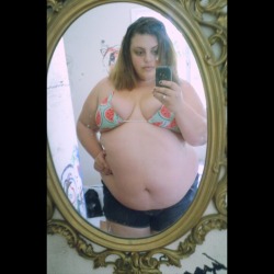 mgreberg:  ssbbwsabrina:  Its too hot :(  The bigger the belly, the hotter the girl…   More to love if she gets bigger