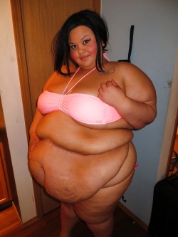 Brianna belly hang in a bikini &hellip; Big Cute Brianna 			G[1] 			 			5'11&quot; 			590  /- 			 			270 kg 			BMI:69.7 		