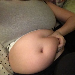 curvygoddess69:  So squishy &amp; plump🍩🍫