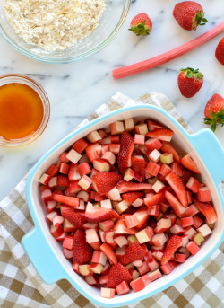 foodffs:  Strawberry Rhubarb CrispReally nice recipes. Every hour.Show me what you cooked!