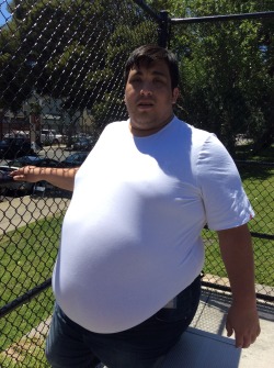 bigfattybc:  me at the park :D watching soft ball   Quick. Someone get me a bucket of water. It&rsquo;s wet T-shirt time!