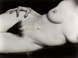 fragrantblossoms:  Edward Weston, Nude (Doris), n/d. 