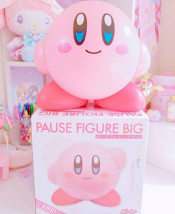 maylene:  I got this super big figure of Kirby! It’s 22 cm big! Also his arms and legs are magnetic so you can put it in different poses ✨