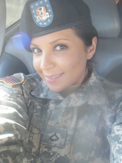 marinetits:  Sexy army chick #Army #militarygirl