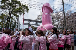 sasscameron:  the-cinnamon-peelers-wife:  huffingtonpost:  Japan’s annual Kanamara Matsuri festival, aka the “Festival of the Steel Phallus.” (Source: Getty Images)  What the actual literal fuck  legend goes that a woman who had vagina dentata or