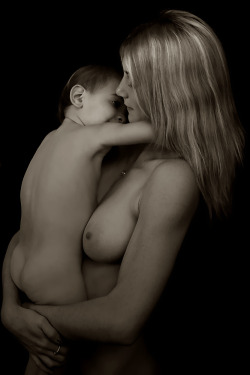 zen-naturism:  rickgordonphotography:  Krystal &amp; Ryan Mother and Child Reunion Artistic Nude Boynton Beach, Fla   gorgeous!