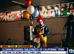 atamajakki:  unexplained-events:  faerieinspoopycombatboots:  unexplained-events:  Wasco Clowns In the town of Wasco, California, people are dressing up as clowns and walking around in the middle of the night. They are some of the creepiest looking clowns