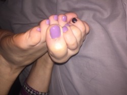 prettyfeet1998:Hmm, with enough reblogs by tomorrow I’ll post a whole footjob video for you all to enjoy 👀😍👣💋👅 gotta be at least over 230! Share me around 😘