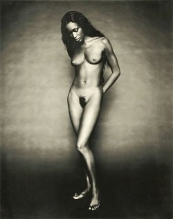 massiveobjectmoon:    Naomi Campbell by Paolo Roversi  