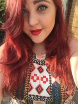 curvy-redhead:  Random selfie from back when the UK was sunny