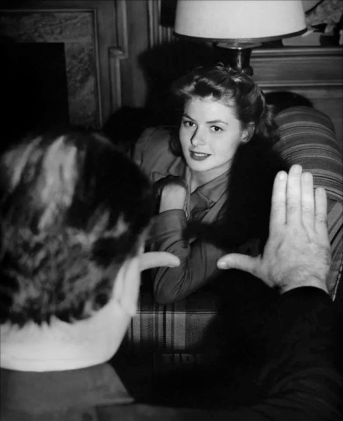 Alfred Hitchcock directs, Ingrid Bergman in Spellbound  (1945) Nudes &amp; Noises  
