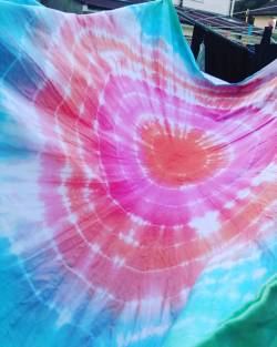 Our DIY tie dye! I&rsquo;m so happy with it! 🌞🌞🌞 #bedding #duvet #bedsheets #DIY #creative #tiedye #dylon #pastels #dreamy #dyed #laundry #pillows #mandala