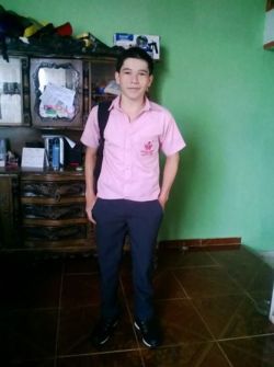 vergas-colombianas:  Hetero Colombiano jovencito mostrandome su verga y guevas grandes rosadas hasta venirse.  