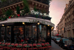barcarole:Café de Flore in Saint-Germain-des-Prés, 6th arrondissement. Photo by Bruno Barbey.