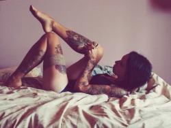 femme-perdue:  thefrenchguidoune:  Waithing for the ink to dry  i’m in love with your photos.