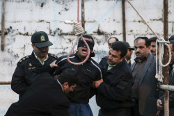 yahoonewsphotos:  Iran mother spares life of son’s killer in dramatic turn of events An Iranian mother spared the life of her son’s convicted murderer with an emotional slap in the face as he awaited execution with the noose around his neck, a newspaper