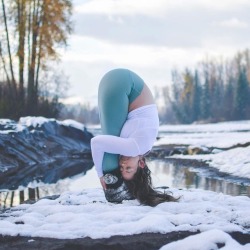 florida-raised-19:  atraversso:    Yoga -  Art, Passion,Practice (photoset: by  gypsyyogalove)Please don’t delete the link to the photographers/artists, thanks!   The fact that she is doing it in snow is astonishing…. When im in the snow i can’t