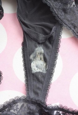 sloggi1970:  #dirtypanty #dirtystring # dirty thong #soiled #stained # MILF #MILFpanty