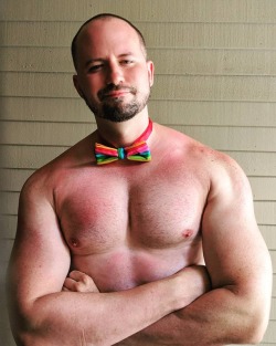 drinkyourjuiceshelby:  I’m sunburnt, but finally got the bowtie I wanted to wear at the soiree, maybe next year’s soiree…