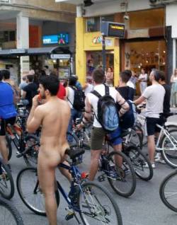 6th naked bike ride of thessaloniki http://astikosgymnismos.blogspot.gr/ http://vimeo.com/user17954288