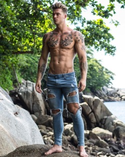 maledollmaker:Victor stood still as a good robot he was in his tight skinny jeans his metal bones ripped with high jumping helping me survive the island. Perfect for keeping company and much more!